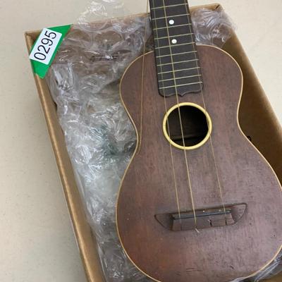 Vintage Washburn Ukulele In Case