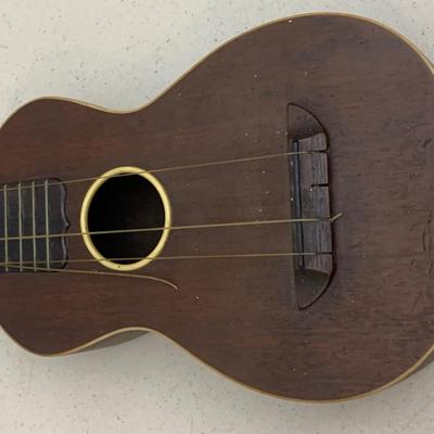 Vintage Washburn Ukulele In Case
