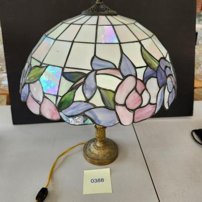 Stained Glass Table Lamp 18"h 17"dia