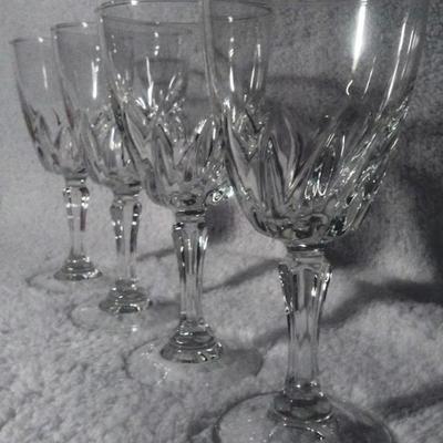 set of 4  vintage stemware drinking glasses