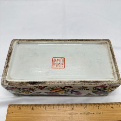 Beautiful Chinese Familial Rose Porcelain Box