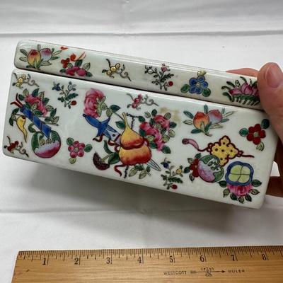 Beautiful Chinese Familial Rose Porcelain Box