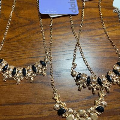 Necklace assortment (5)