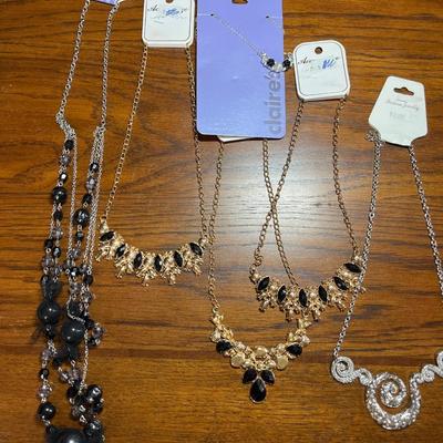 Necklace assortment (5)