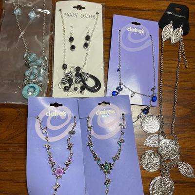 Necklaces (6)