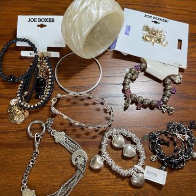 Bracelets & charms