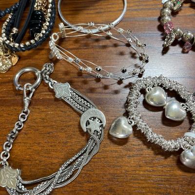 Bracelets & charms