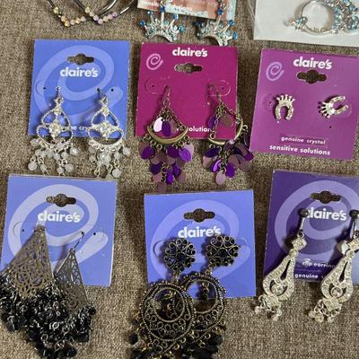 11 prs pierced earrings