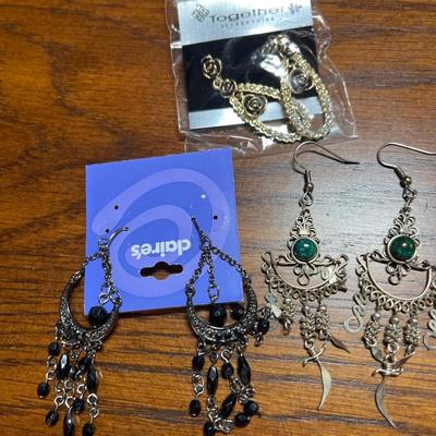 11 prs pierced earrings