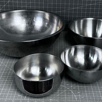 Stainless Steel Bowls (4) Sizes