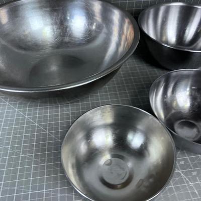 Stainless Steel Bowls (4) Sizes