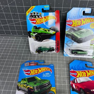 6 Hot Wheels NEW on the Card