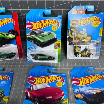 6 Hot Wheels NEW on the Card