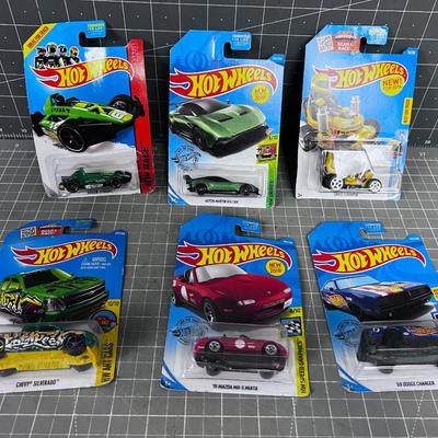 6 Hot Wheels NEW on the Card
