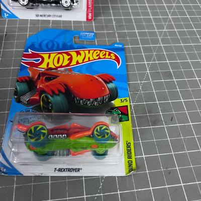 6 Hot Wheels NEW on the Card