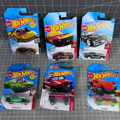6 Hot Wheels NEW on the Card