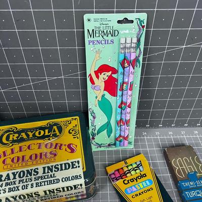 CRAYONS & Pencils 