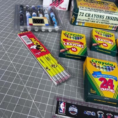 CRAYONS & Pencils 