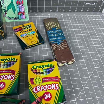CRAYONS & Pencils 