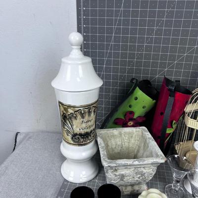Big LOT of DECORATIVE ITEMS 