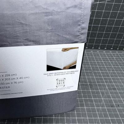 4 Piece Queen Light Lavender Gray Sheets NEW 