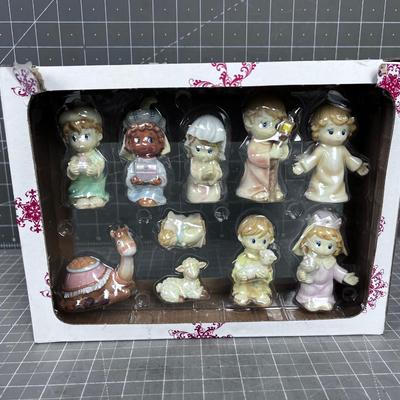 10 Piece Resin NEW Nativity 