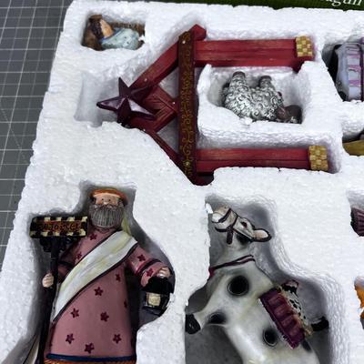 Country Nativity Set 10-Piece Resin 