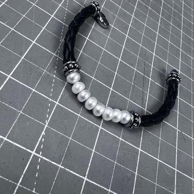 7-1/2" Pearl & Black Leather Bracelet