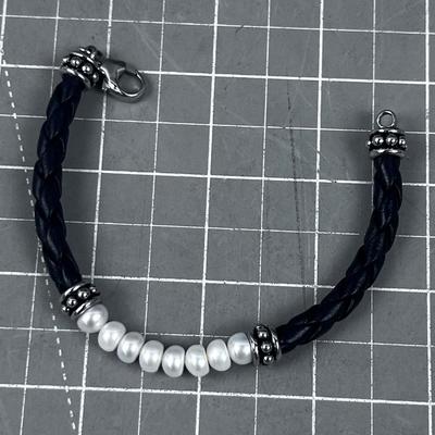 7-1/2" Pearl & Black Leather Bracelet