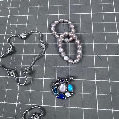Mixed Lot: Pendant, Ring, Bracelet