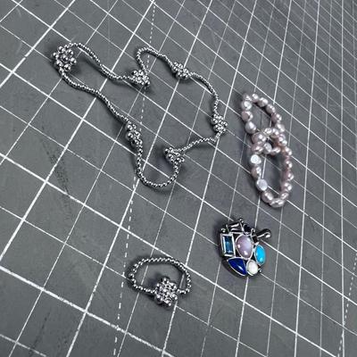 Mixed Lot: Pendant, Ring, Bracelet