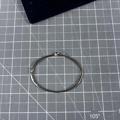 Gold Tone Bracelet with An Amethyst, PRETTY 