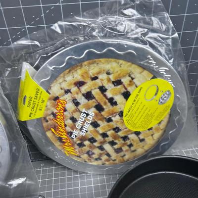 LOTS of Baking Pans 