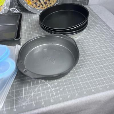 LOTS of Baking Pans 