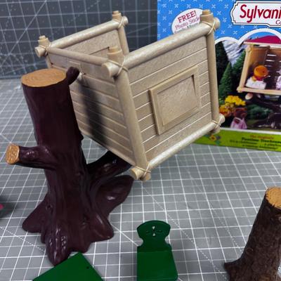  Sylvanian Families Collectibles - Treehouse by TOMY