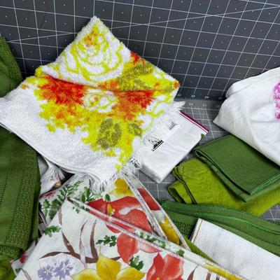 Vintage Towels, Linens, Napkins and Table Clothes 