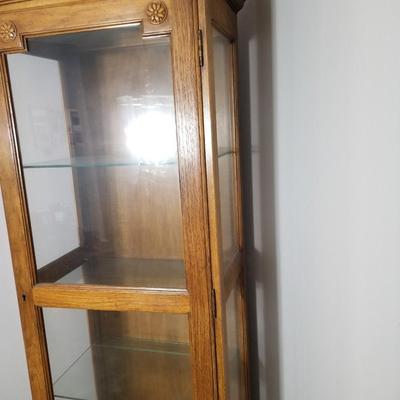Locking curio cabinet