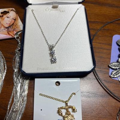 Assorted jewelry