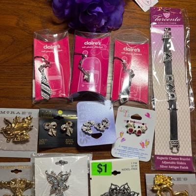 Assorted jewelry