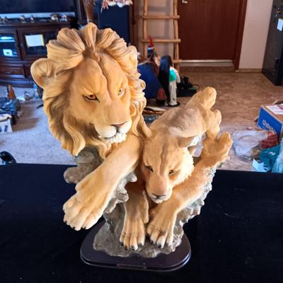 FREE STANDING LION STATUE "GIFT OF TIME"