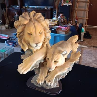 FREE STANDING LION STATUE "GIFT OF TIME"