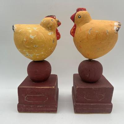 Foreside Rustic Wood Hand Painted Rustic Chicken