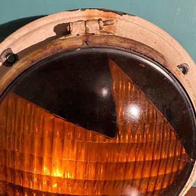 VINTAGE AUTO TURN SIGNAL ASSEMBLY