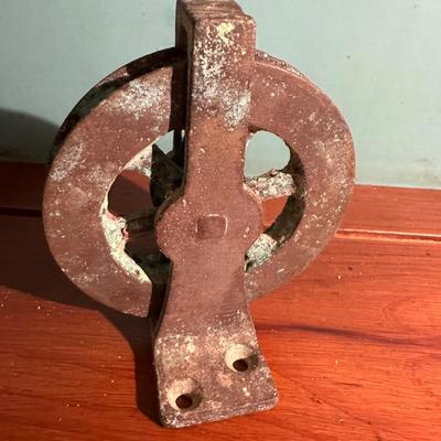 VINTAGE BOAT PULLEY