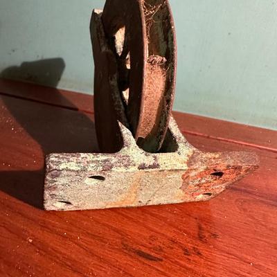 VINTAGE BOAT PULLEY