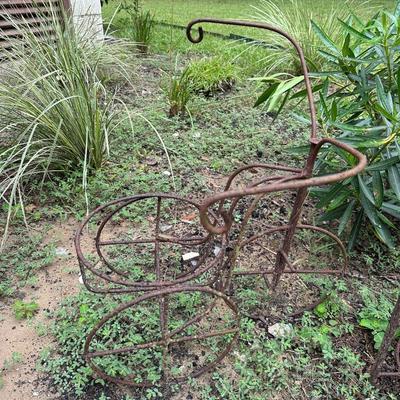 RUSTY BICYCLE PLANTER