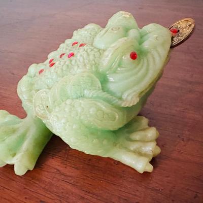 FENG SHUI GREEN LUCKY MONEY FROG
