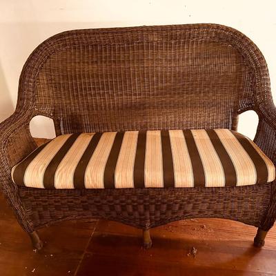 WICKER LOVESEAT