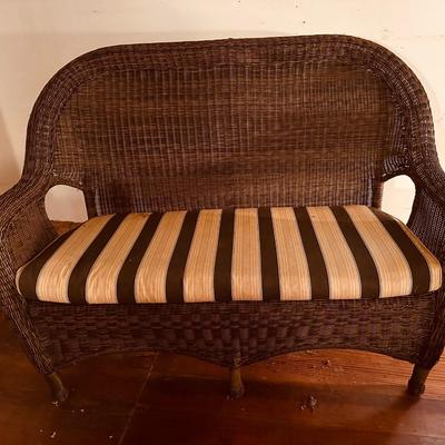 WICKER LOVESEAT
