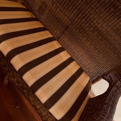 WICKER LOVESEAT